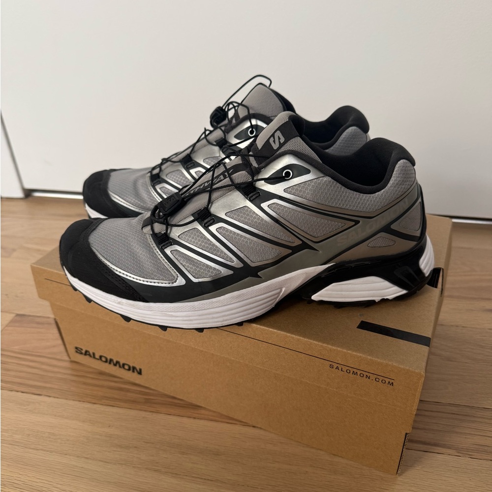 Salomon Gray and Black Athletic Shoes with Modern Design